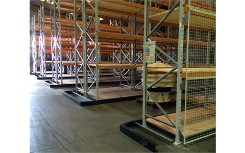 Pallet racking with guide rail